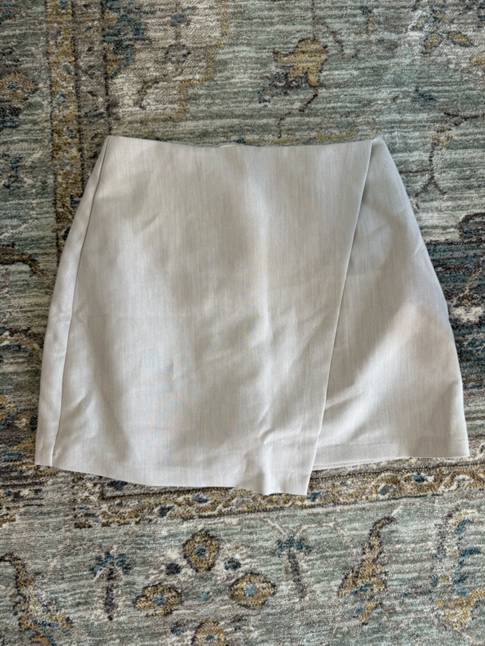 Abercrombie & Fitch Light Cream Asymmetrical Mini Skirt